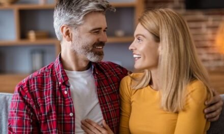 Lailahaillallah Al Malikul Haqqul Mubin Wazifa for Husband